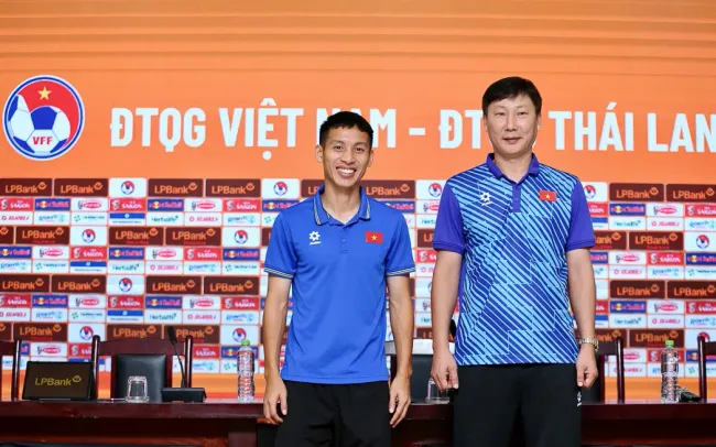 v6bet 
HLV Kim Sang Sik: “Trận đấu với Thái Lan rất quan trọng, hi vọng người hâm mộ đồng hành với đội tuyển”